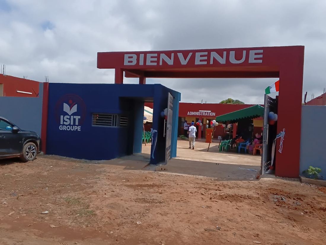 Entrée du campus ISIT Groupe à Korhogo