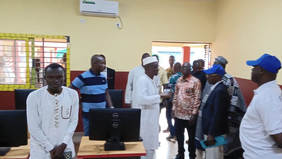 Visite de la salle informatique